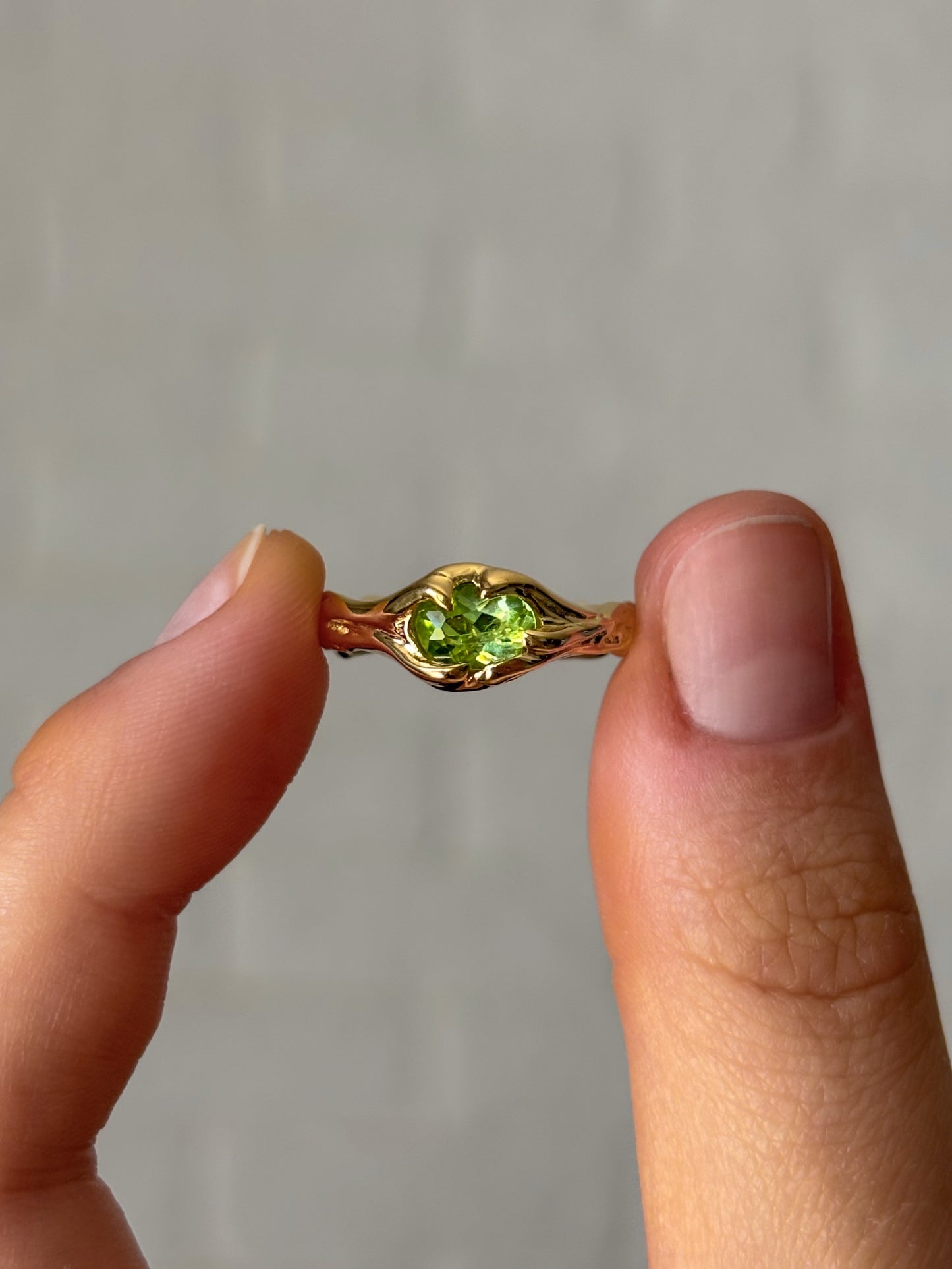 טבעת עדן בשיבוץ אבן חן