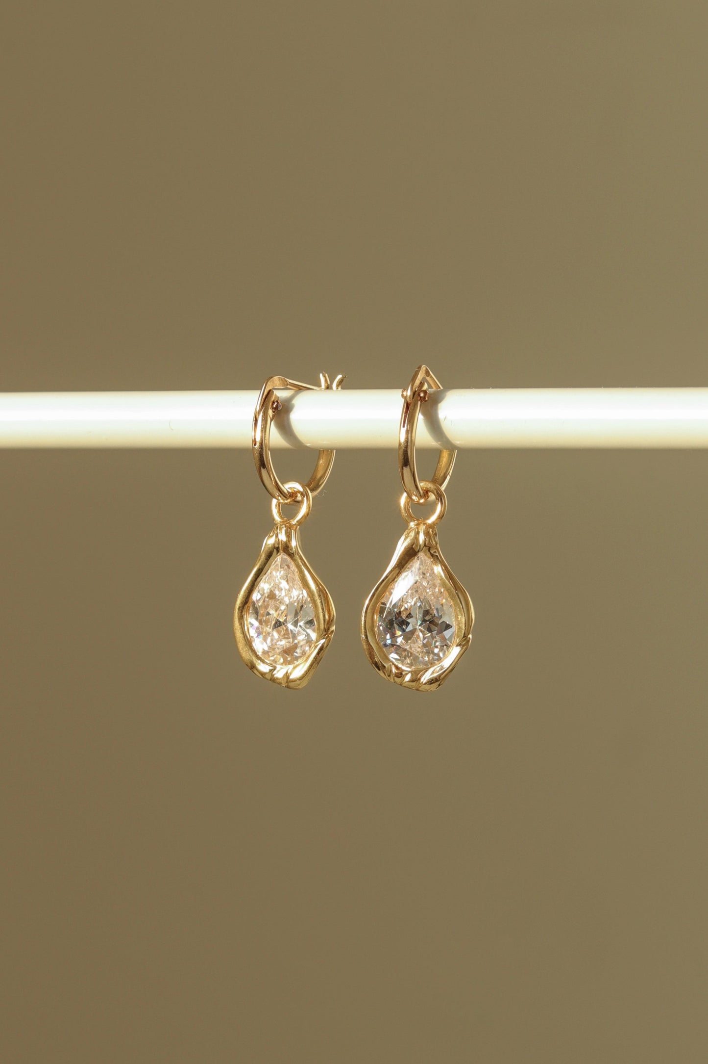 Drop Earrings - white