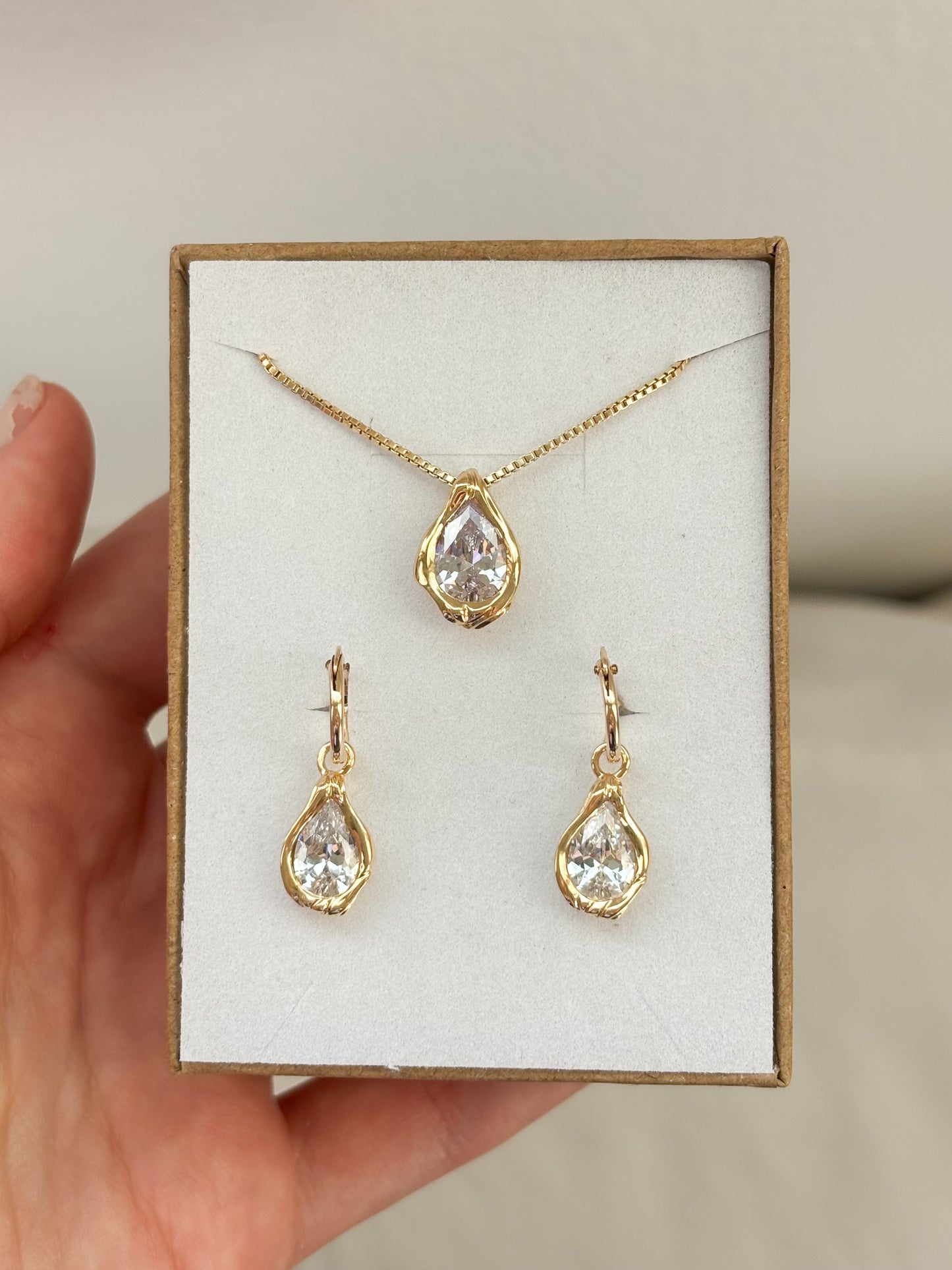 Drop Earrings - white