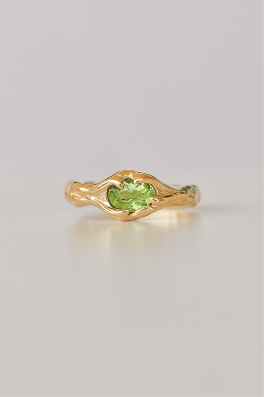 טבעת עדן בשיבוץ אבן חן